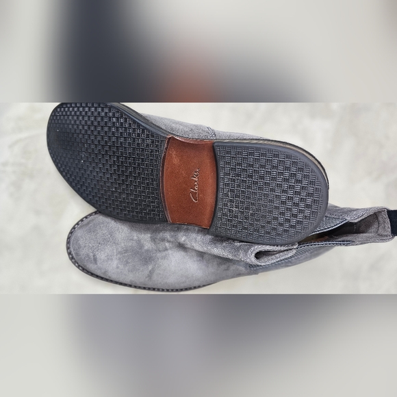 Clark Suede boot size 10 - Picture 4 of 7